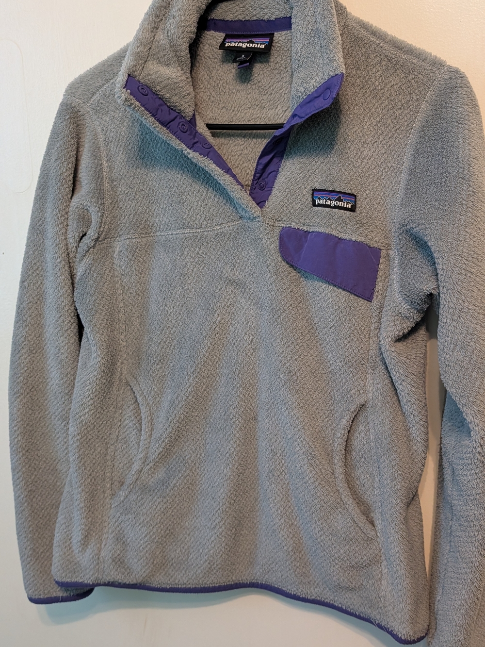 Patagonia Women's Light Gray Fleece Snap Pullover with Purple Accents